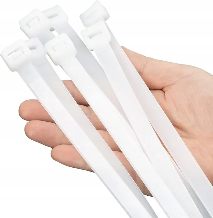 Czarne plastikowe opaski zaciskowe